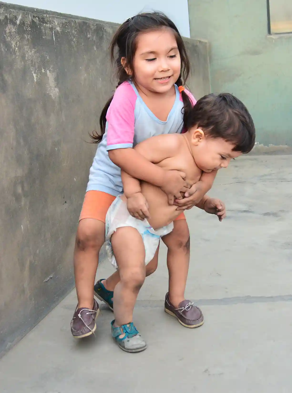 Pendamping Panti Asuhan menemani anak-anak